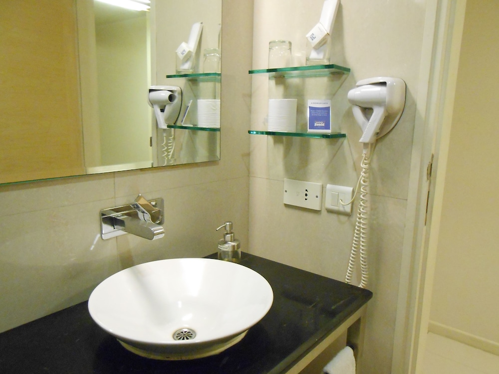 Suite - Photo 2