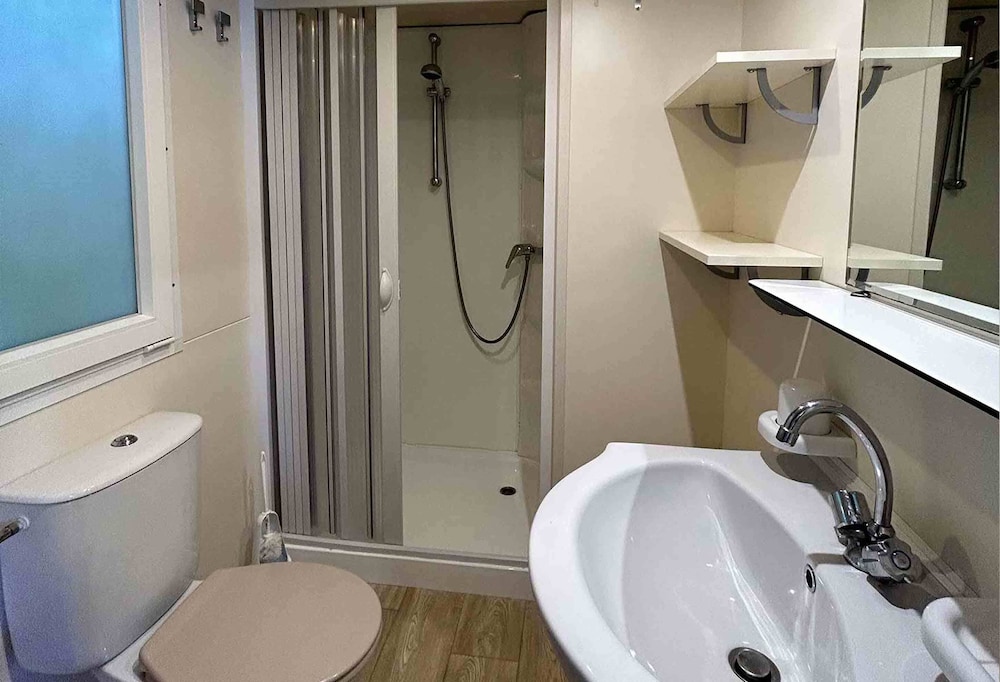 Basic Mobile Home photo 2