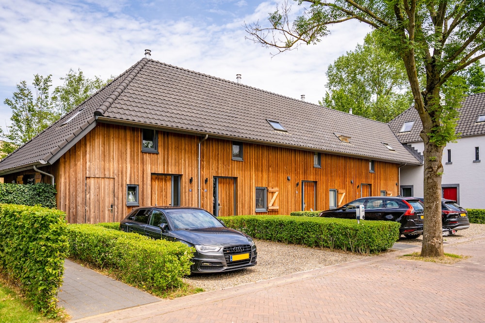 Exclusive Townhome, 2 Bedrooms, Jetted Tub (Hofstede Wellness) photo 1