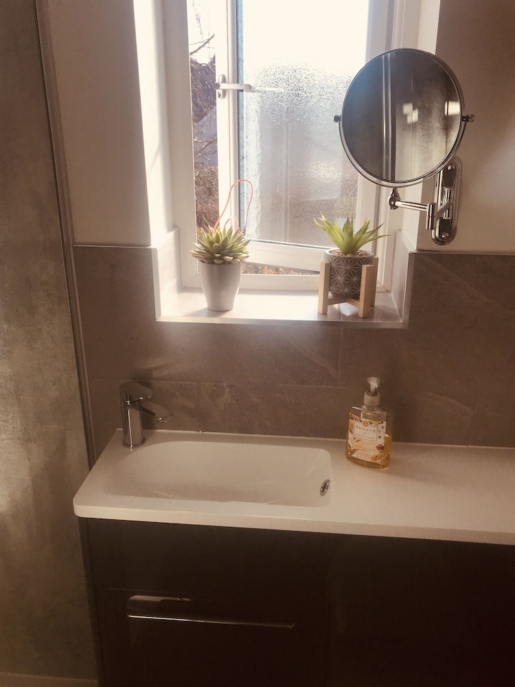 Single Room, Shared Bathroom photo 2
