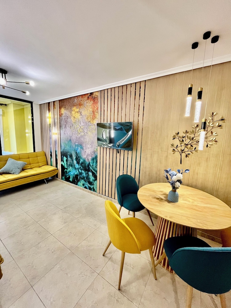 Luxury Apartment, Multiple Beds, Balcony