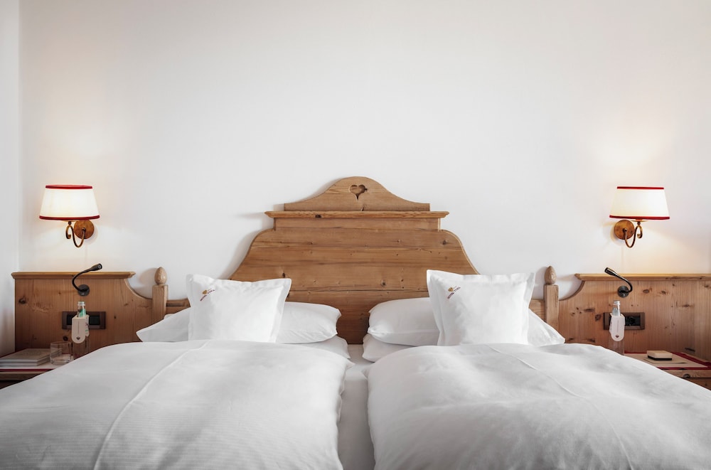 Deluxe Room, Multiple Beds, Mountain View - Photo 5