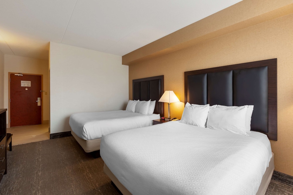 Executive Room, 2 Queen Beds, Non Smoking, Refrigerator & Microwave (Shower Only)
