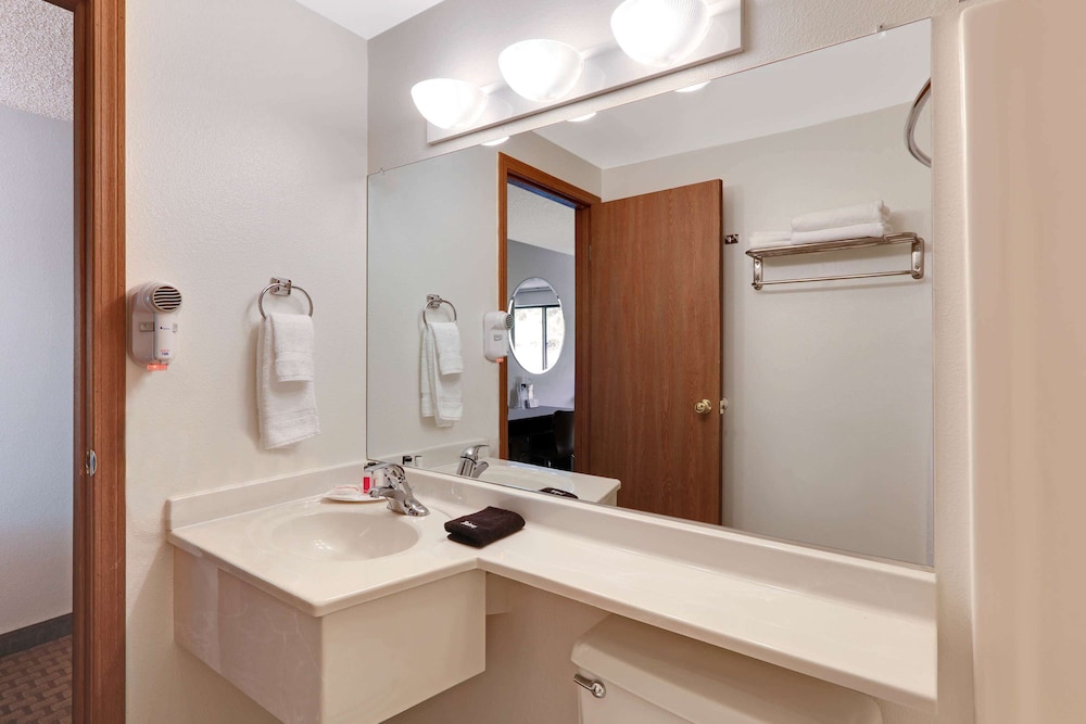 Suite, Multiple Beds, Non Smoking, Microwave - Photo 5