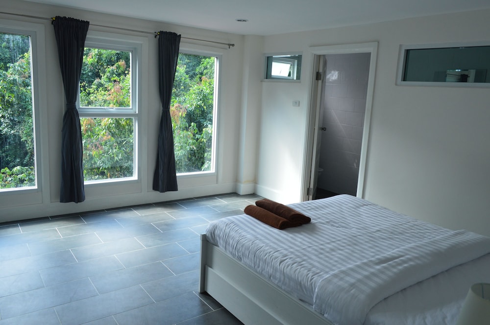 Romantic Penthouse, 2 Double Beds, Partial Sea View photo 3
