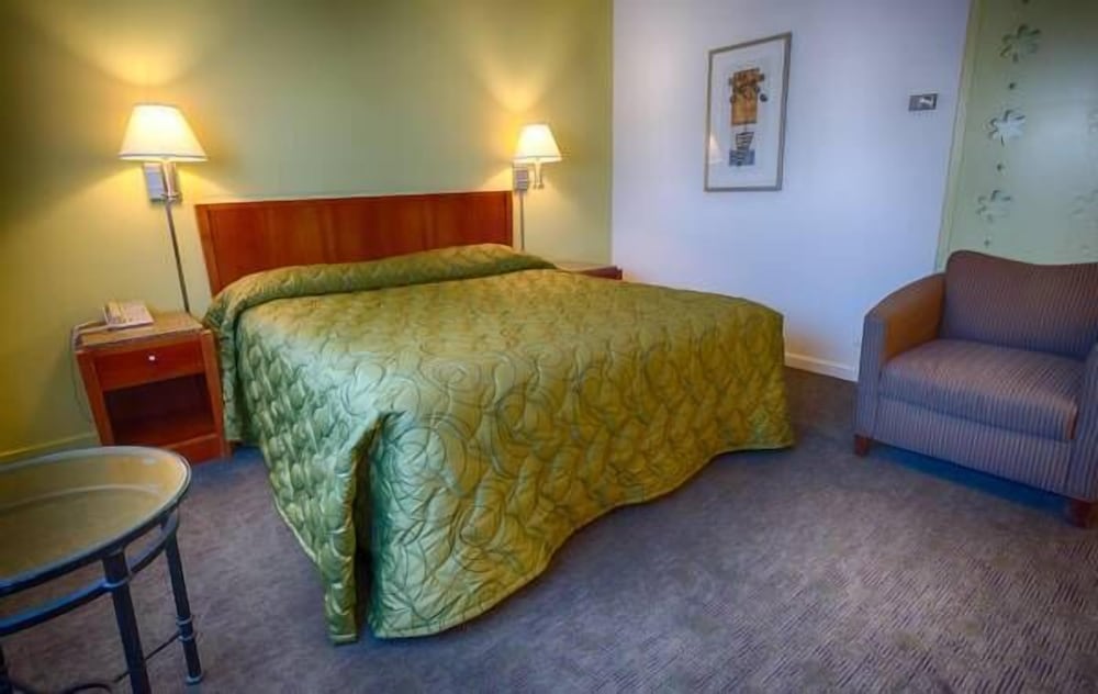 Standard Room, 1 Queen Bed
