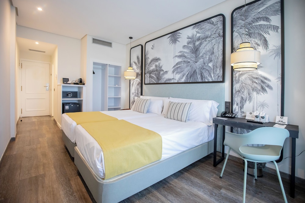 Double or Twin Room - Photo 3