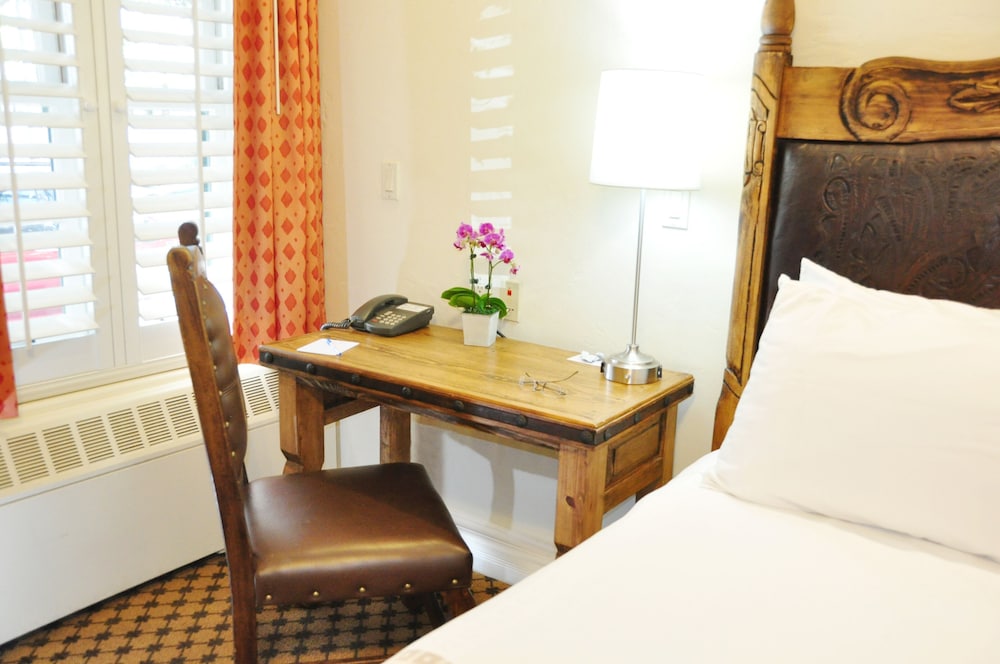 Basic Room, 1 King Bed (Near Lobby And Stairway) photo 2