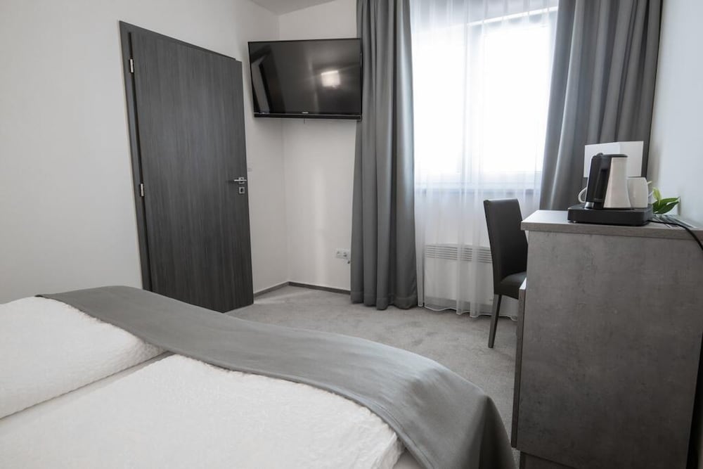 Standard Double Room photo 3