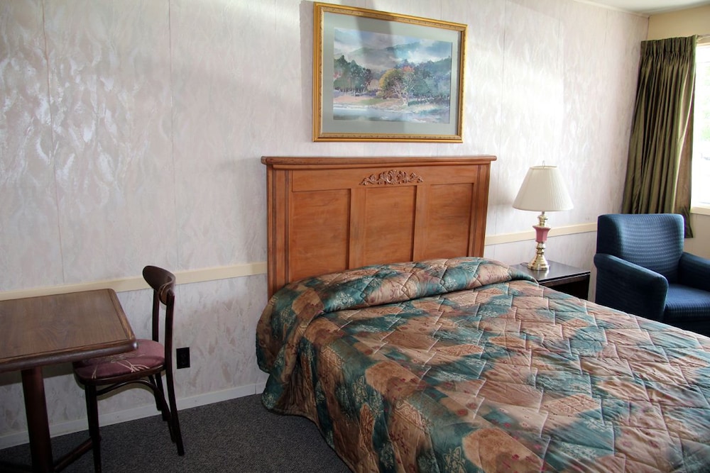 Standard Room, 1 King Bed, Kitchenette photo 2