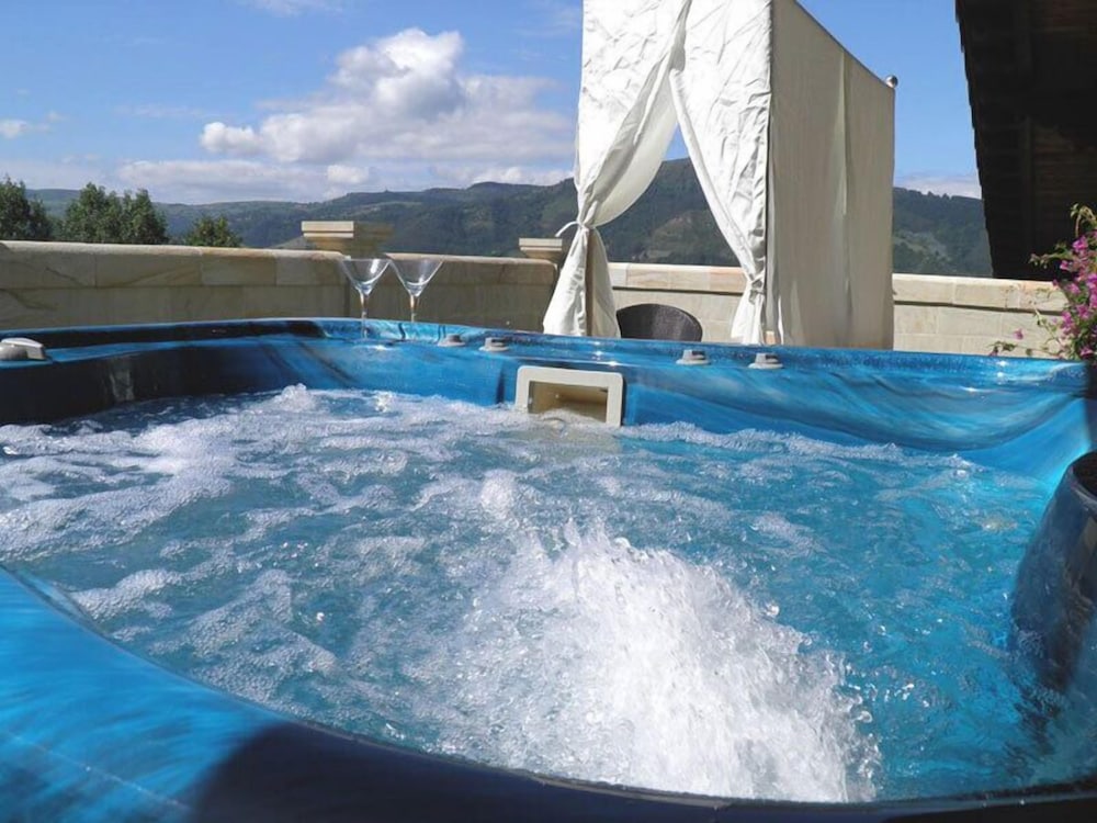 Cottage, Hot Tub photo 2