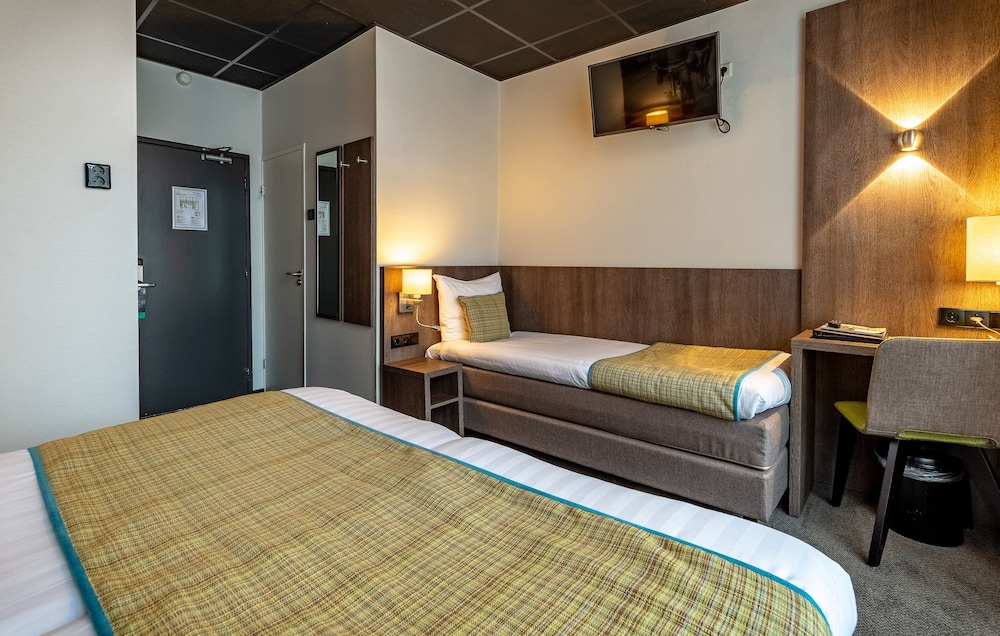 Triple Room, 3 Twin Beds photo 2