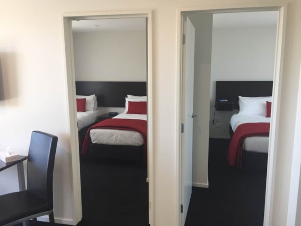 3 Bedroom Apartment - 1 King, 1 Queen and 2 Single Beds