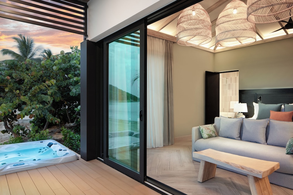 Beach Front Room with Outdoor Hot Tub