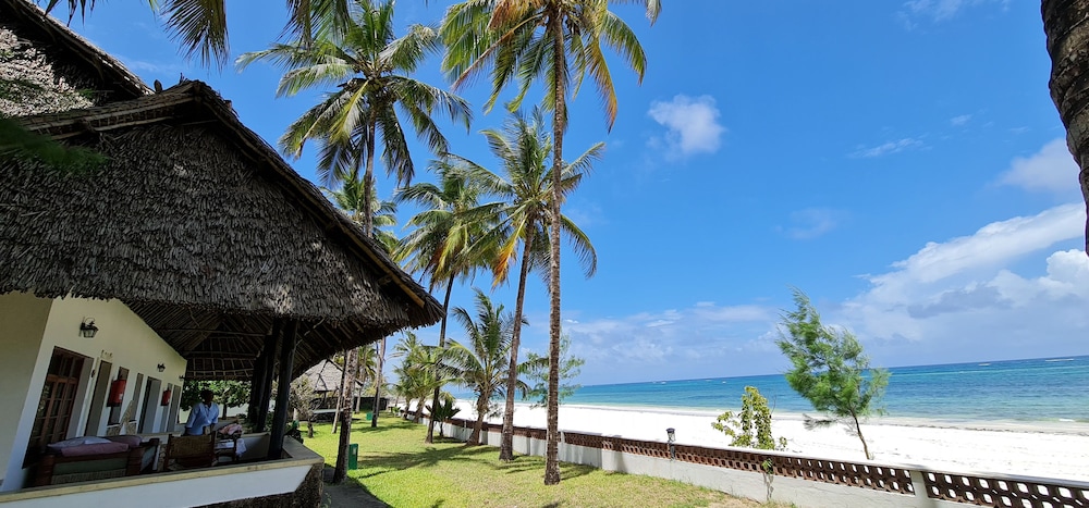 Room, Partial Sea View - Photo 2