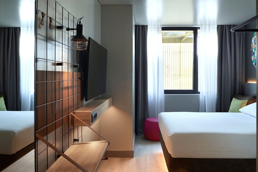 Room, 1 Queen Bed with Sofa bed, City View