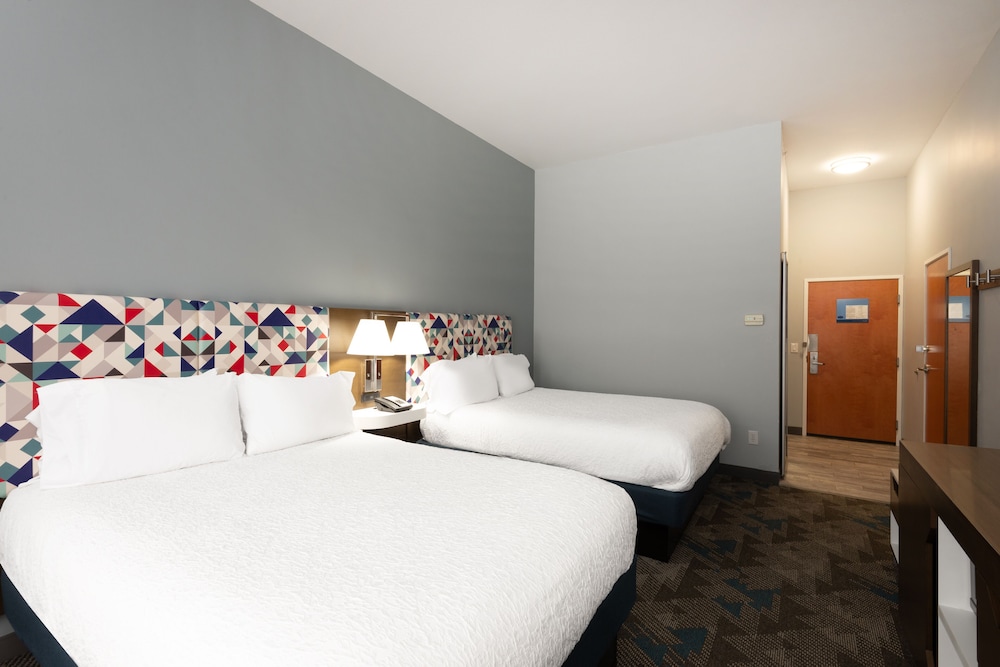 Room, 2 Queen Beds, Non Smoking - Photo 5