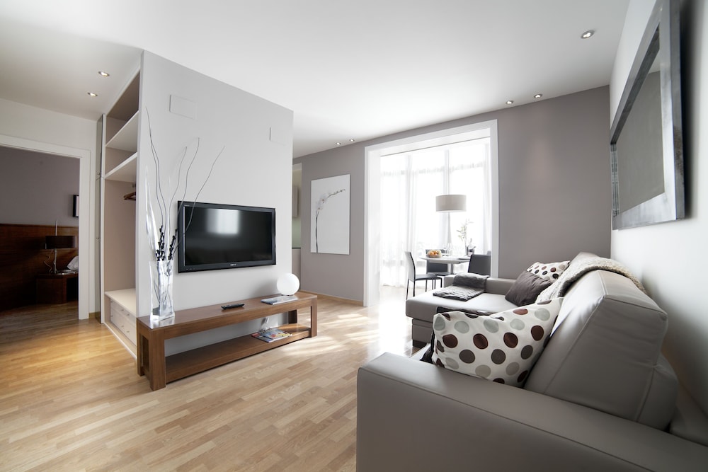 Apartamento, 2 habitaciones (Ronda Universitat 13)