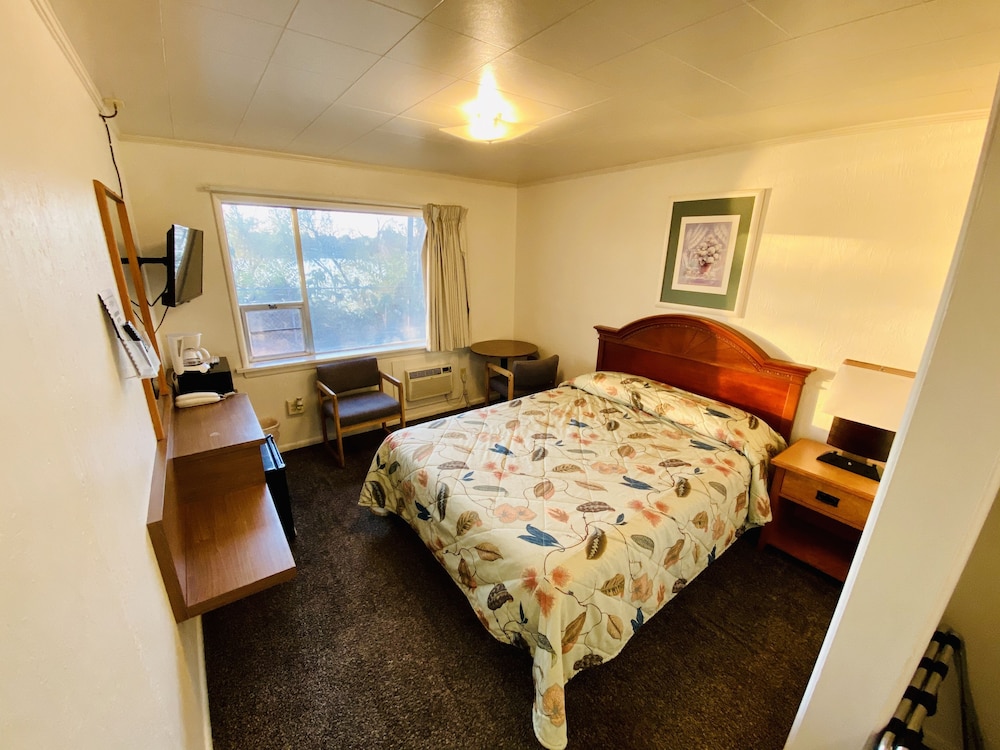 Standard Room, 1 Queen Bed, Accessible photo 1