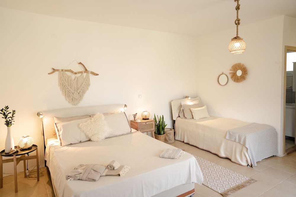 Family Room, Multiple Beds, Non Smoking, Garden View