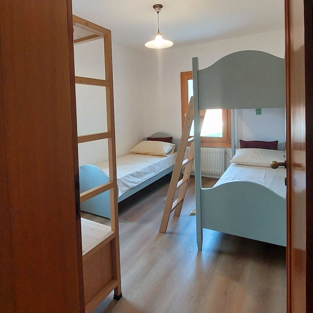 Traditional Apartment, 2 Bedrooms, Kitchen, Hill View photo 2