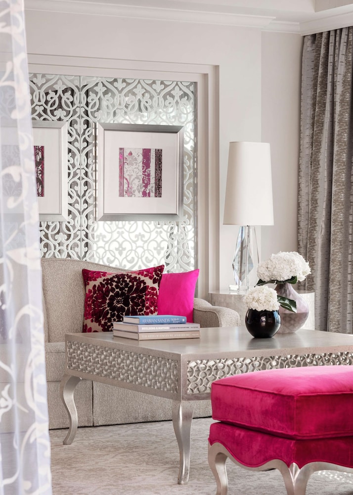 Arabian Court Prince Suite - includes DRIFT Beach Club Access, Host Service - Photo 3