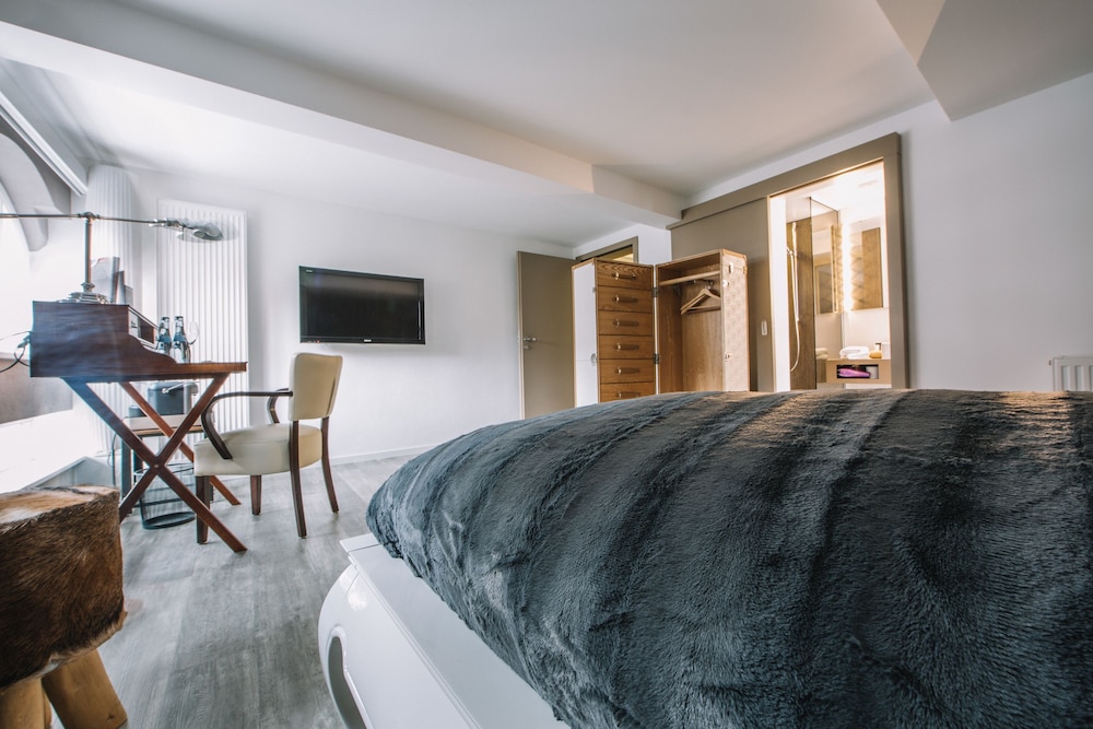 Deluxe Double Room, 1 King Bed photo 3