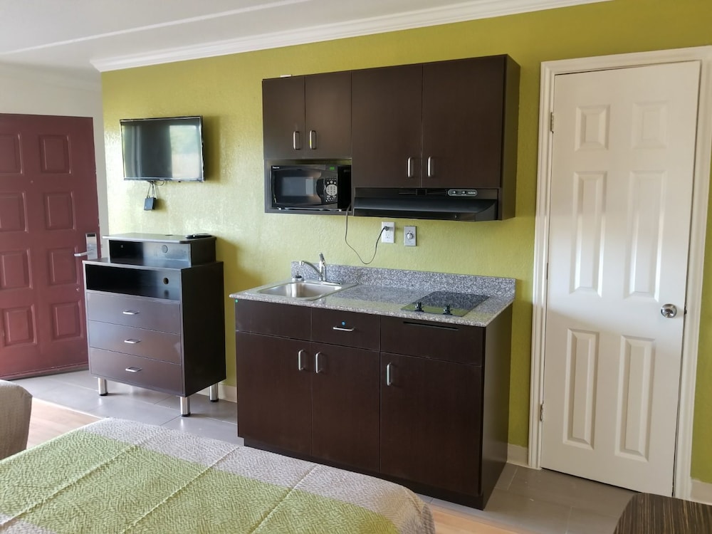 Standard Room, 1 King Bed - Photo 2