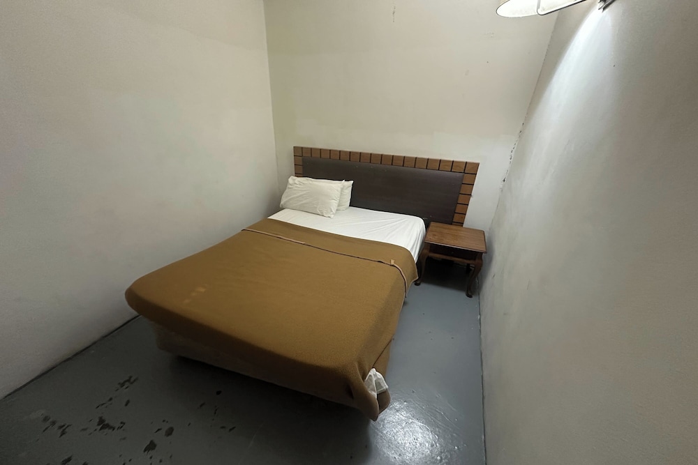 Small Queen Room photo 1