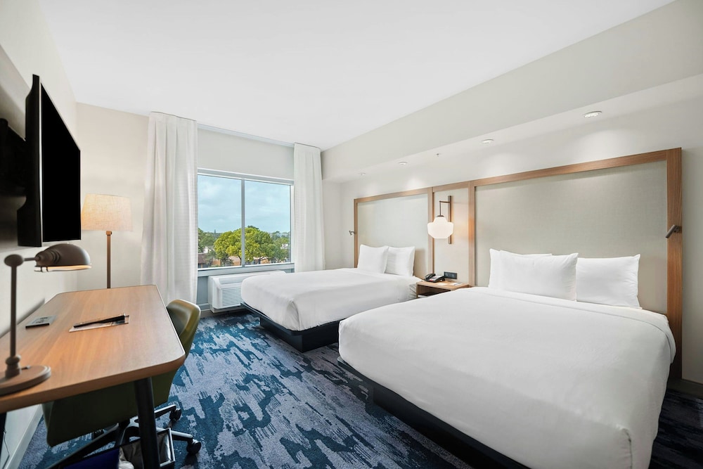 Room, 2 Queen Beds (Mobility Accessible, Roll-in Shower) - Photo 2