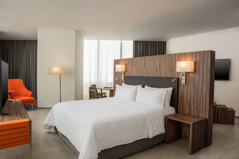 Junior Suite, 1 King Bed thumbnail 6