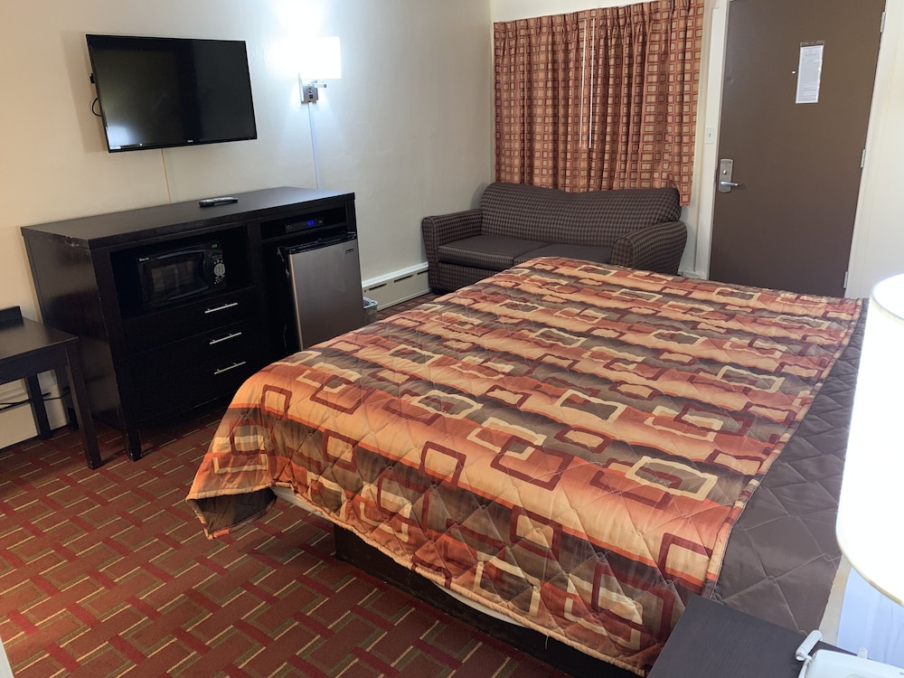 Standard Room, 1 King Bed, Non Smoking - Photo 4