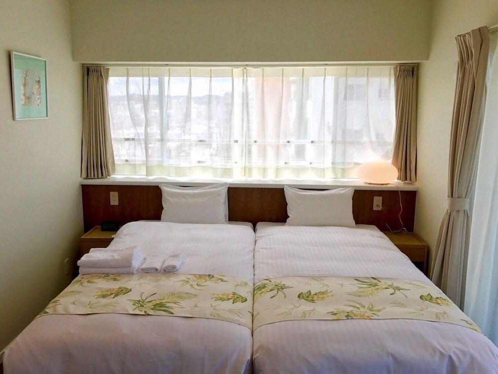 Superior Twin Room, Non Smoking, Harbor View photo 2