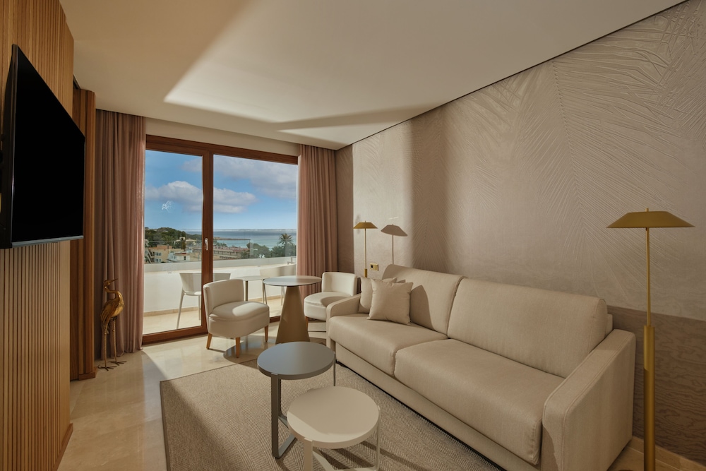 Suite Son Caliu Partial Sea View (VIP Lounge Included) - Photo 9
