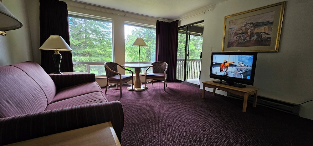 Premium Suite, 1 Bedroom, Kitchen, Garden View (King Suite) photo 2