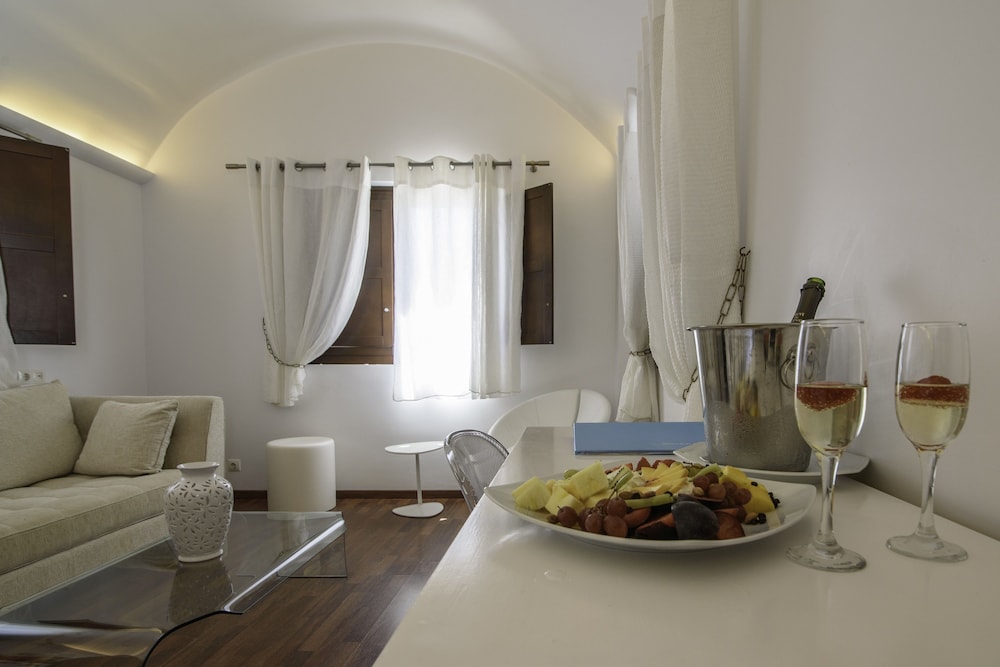 Royal Suite, Jetted Tub (private) - Photo 10