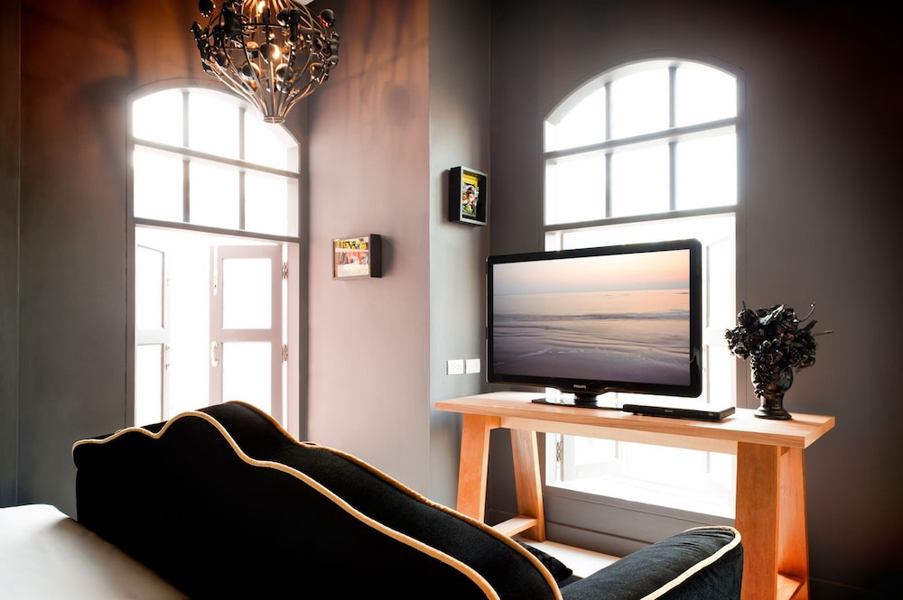 Superior Room with Window - Photo 3