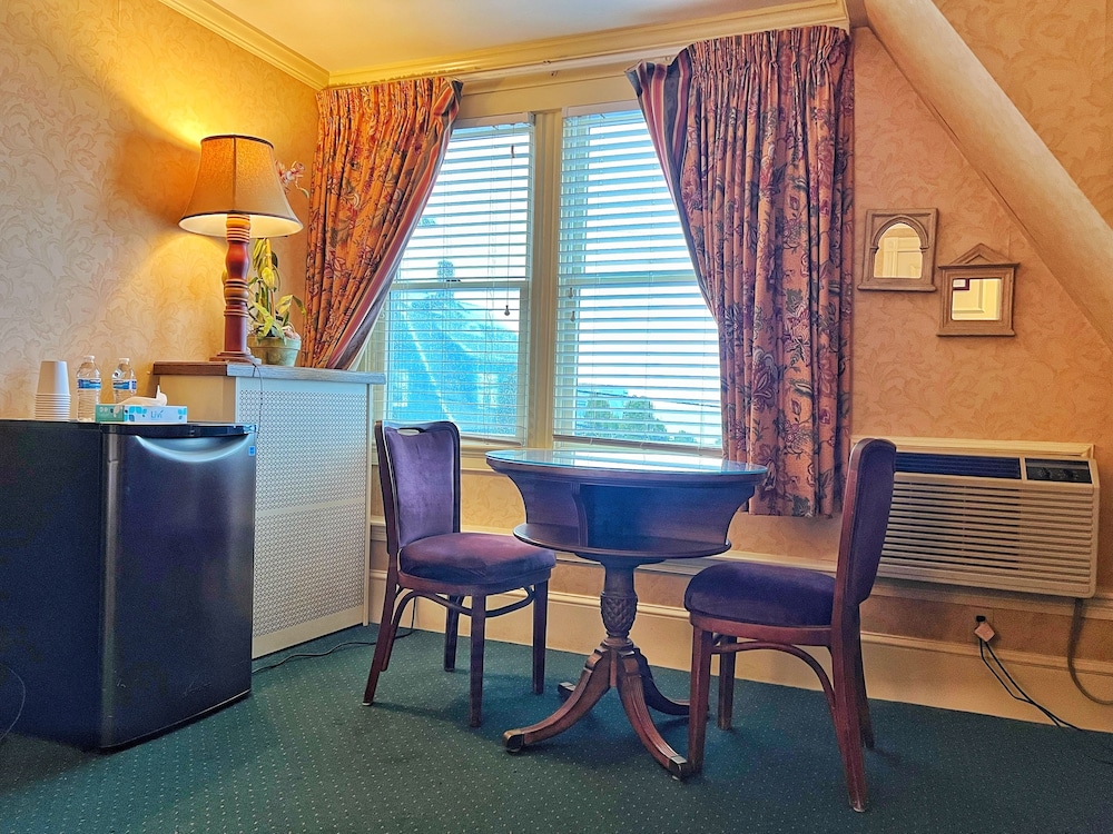 Premier Room, 1 Queen Bed, Private Bathroom, Ocean View photo 2