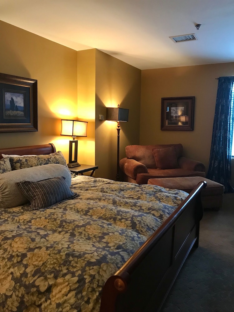 Standard Single Room, 1 King Bed photo 1