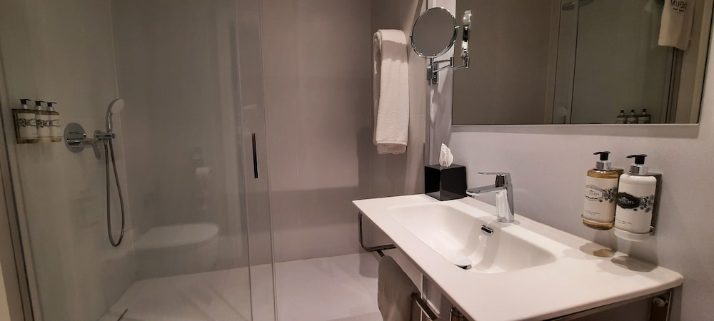 Double or Twin Room - Photo 33