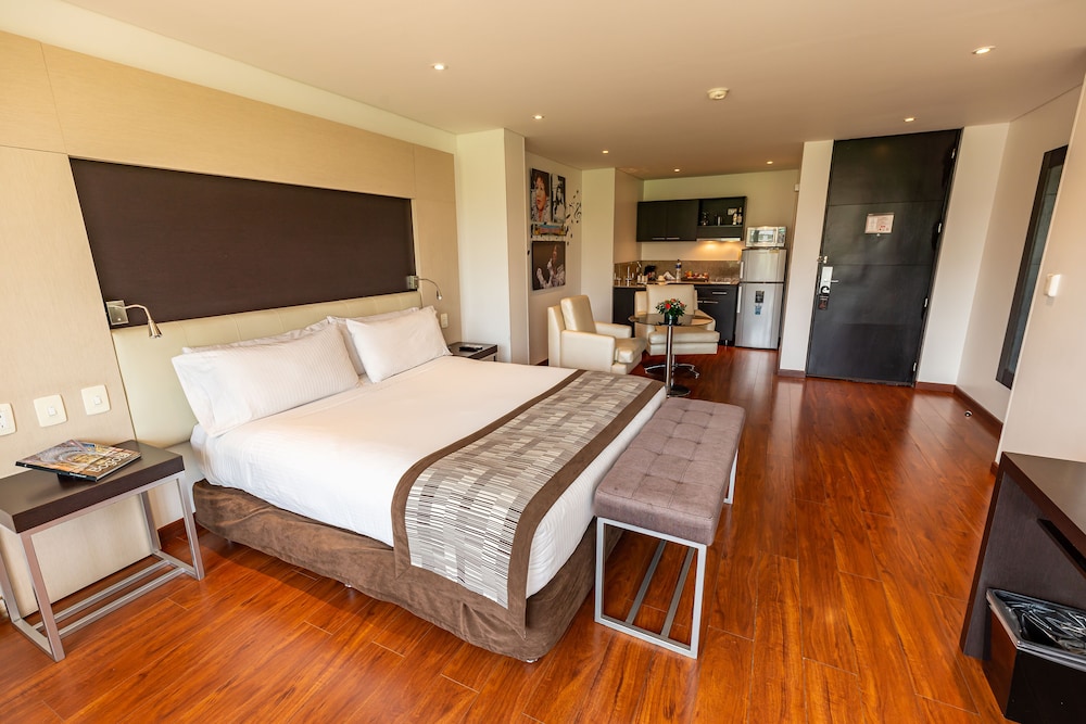 Suite - Photo 5