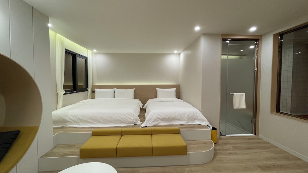 Family Room (One Warm-Water Use Included)