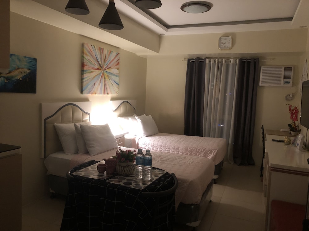 City Studio Suite, 2 Twin Beds, Pool Access, Tower photo 2