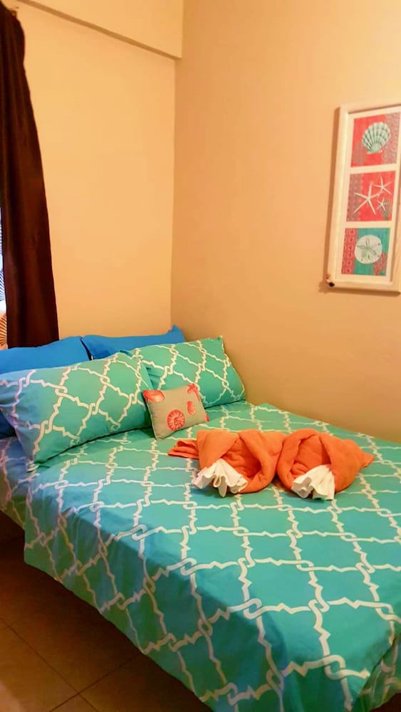 Basic House, 2 Queen Beds, Non Smoking photo 2