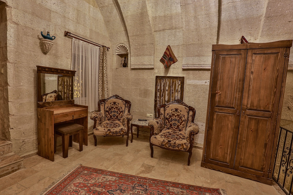 Royal Suite, Jetted Tub (Double) - Photo 15