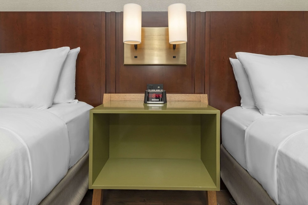 Room, 2 Queen Beds - Photo 4