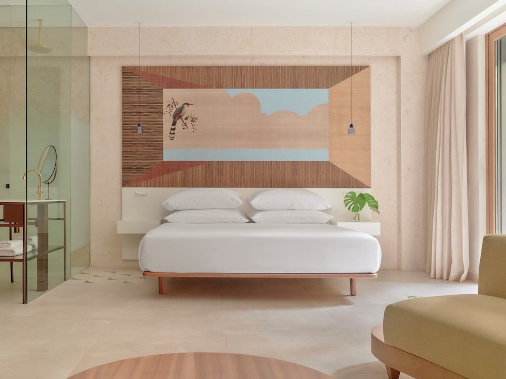 Studio Suite, 1 King Bed, Balcony - Photo 4