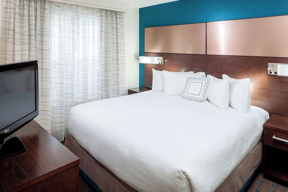 Suite, 1 Bedroom - Photo 2