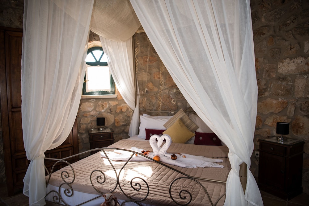 Studio, Sea View (Stone Windmill)