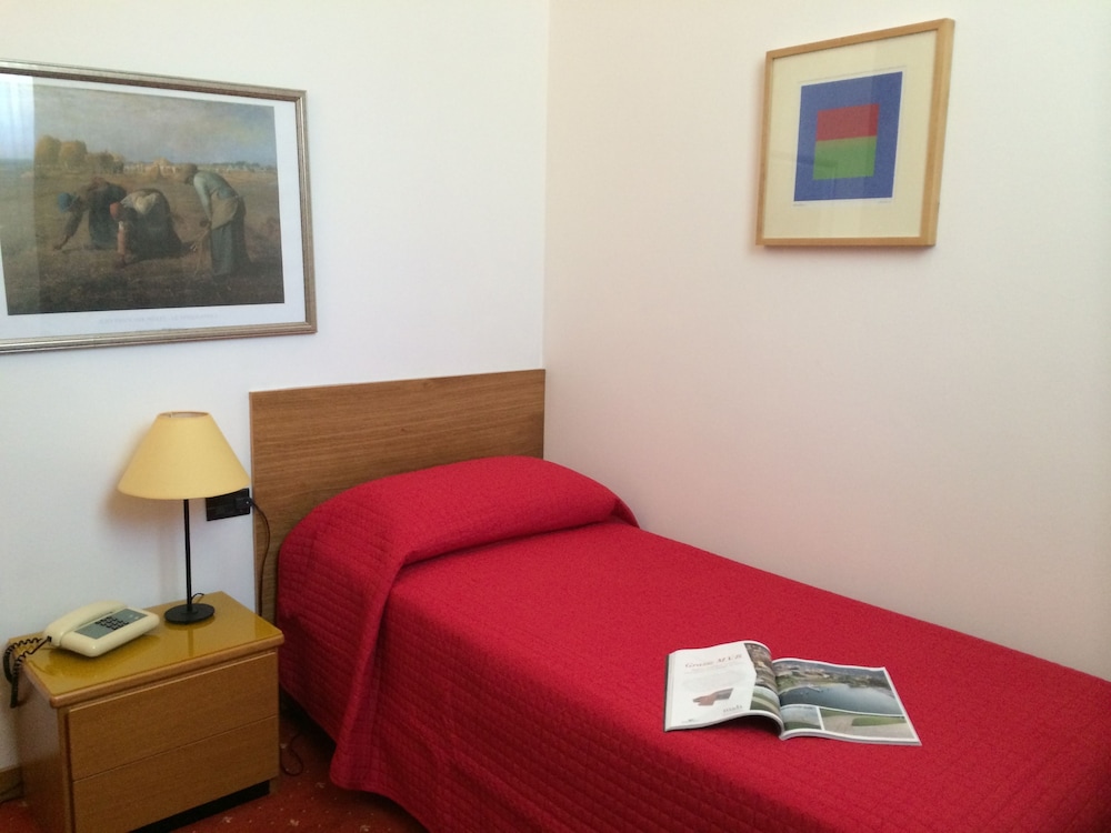 Single Room photo 3